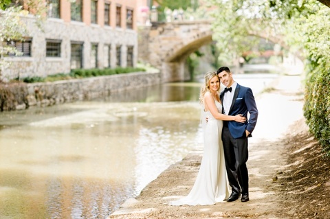 bride and groom photos in Georgetown