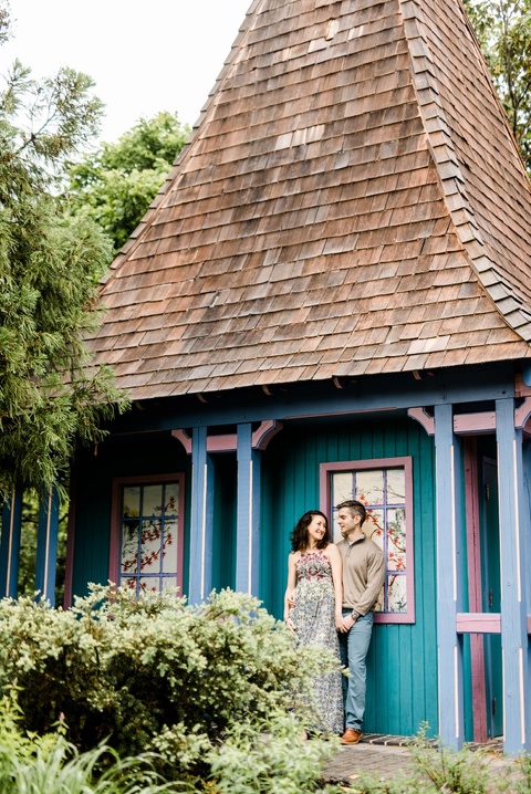 Engagement photos at the JC Raulston Arboretum in Raleigh NC. Photo by Caroline Lima Photography.