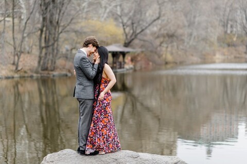 Romantic Central Park engagement photographs
