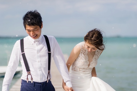 Bahamas wedding photographer Bride and groom in Harbor Island 