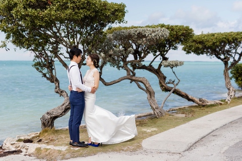 Bahamas wedding photographer Bride and groom in Harbor Island 