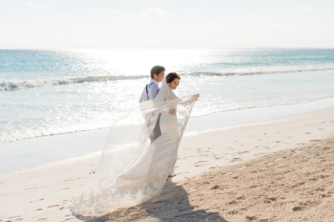Bahamas wedding photographer Bride and groom in Harbor Island 