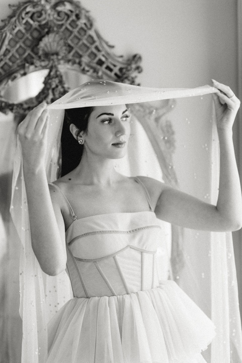 Bride putting on her veil at the Commodore Perry in Austin